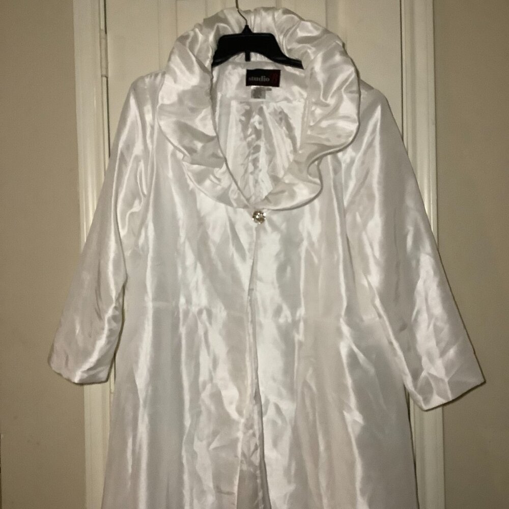 Studio B Womens Satin White Oversized Beautiful Jacket - Picture 6 of 9